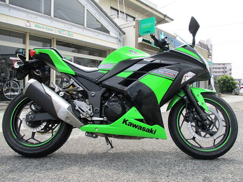 ニンジャ250  走行1万キロ以下H25年式新古車？！ ニンジャ250 走行1万キロ以下H25年式新古車？！