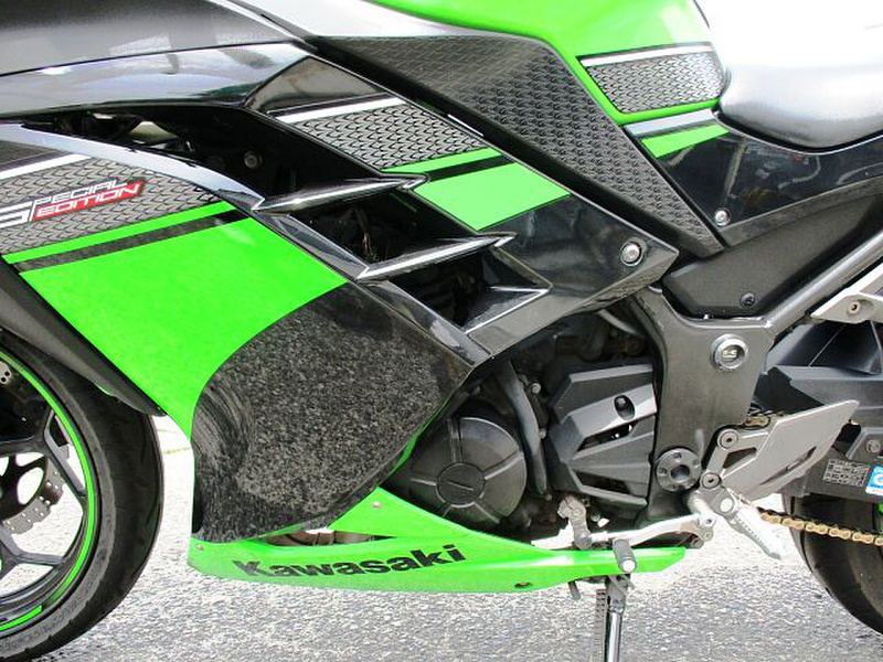 ニンジャ250 走行1万キロ以下H25年式新古車？！