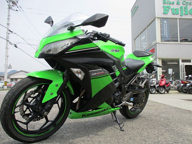 ニンジャ250 走行1万キロ以下H25年式新古車？！