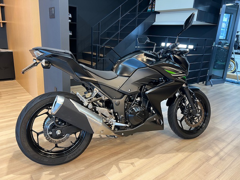 ブラック とも72様 KAWASAKI Ninja ZX-25R メタリックスパークブラック×パール
