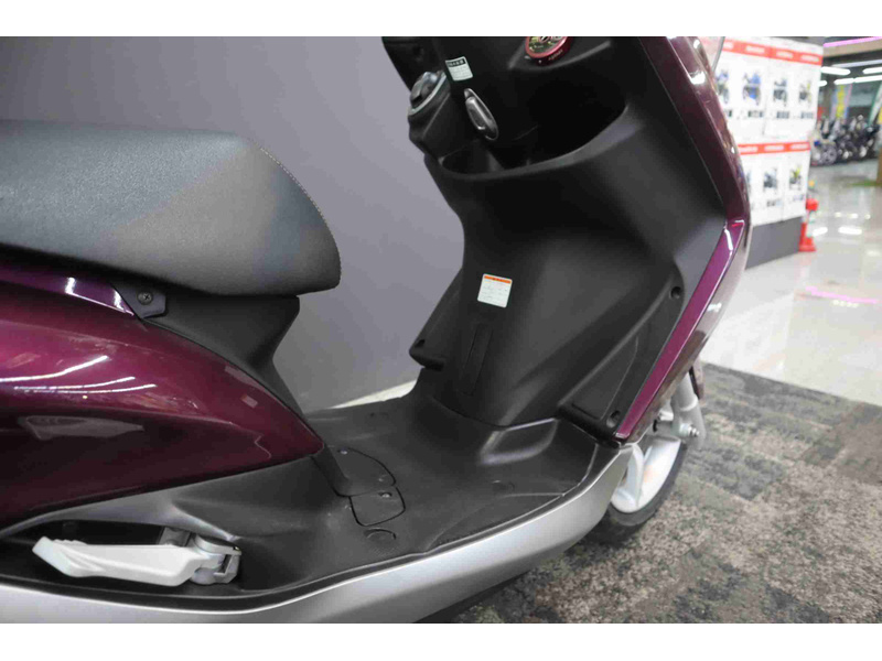 マジェスティS　155　走行24900km　(No.2213) LEDヘッドランプ、DC電源ジャックなど装備を充実 155cm3スクーター