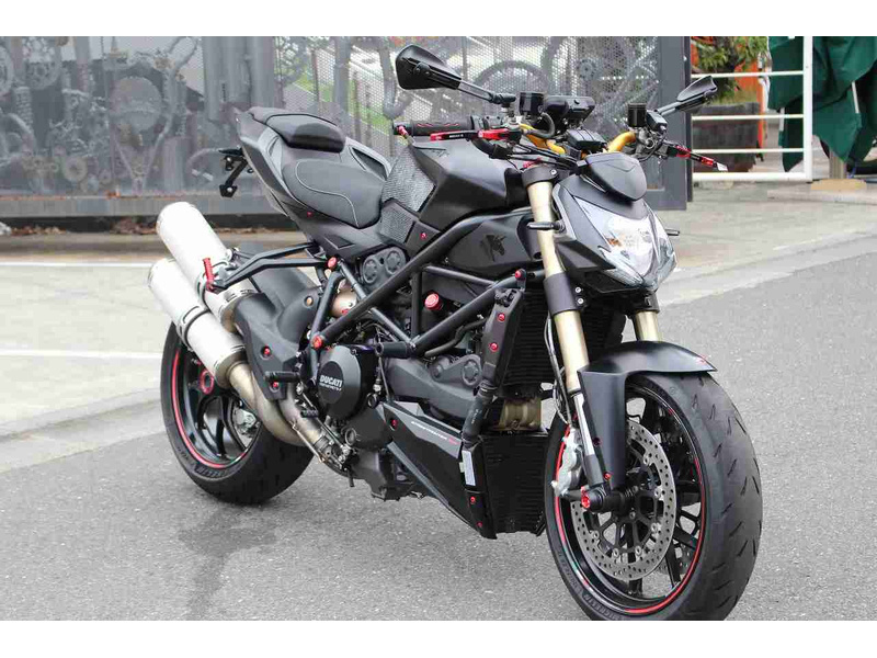 ドゥカティ ストリートファイター８４８ 8400 中古バイク 新車の事ならバイクの窓口