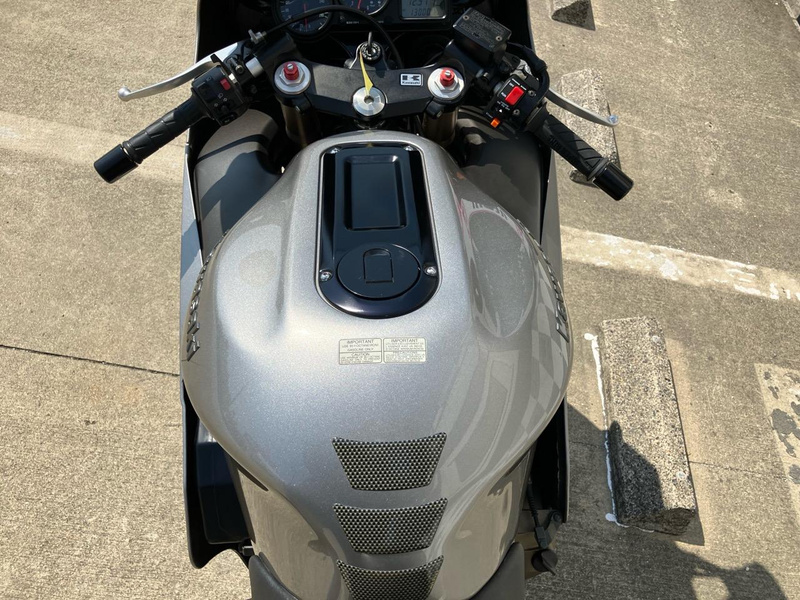 オリジナル KAWASAKI「Ninja ZX-4RR KRT EDITION」足つき